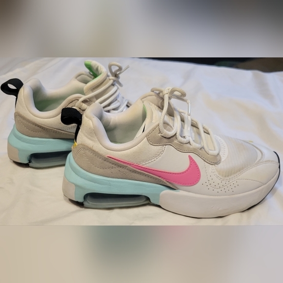 Nike Shoes - Nike Woman’s Air Max Verona 'White Pink' Size 6
